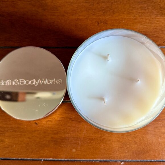 NEW VANILLA CLOUD 3-Wick Glowing Luminary14.5 oz Candle Bath & Body Works - Picture 3 of 4